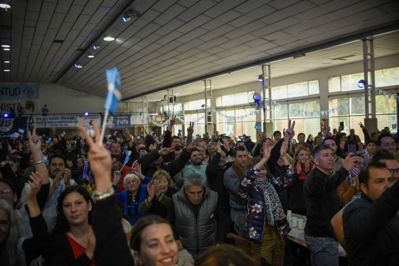 Llaryora llamó a un "riocuartazo" en el cierre de campaña de Hacemos Unidos por Córdoba 