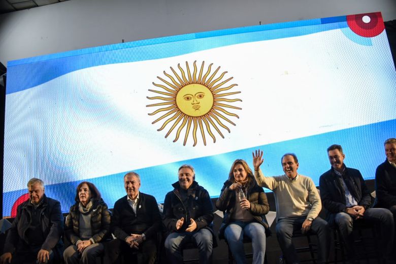 Llaryora llamó a un "riocuartazo" en el cierre de campaña de Hacemos Unidos por Córdoba 