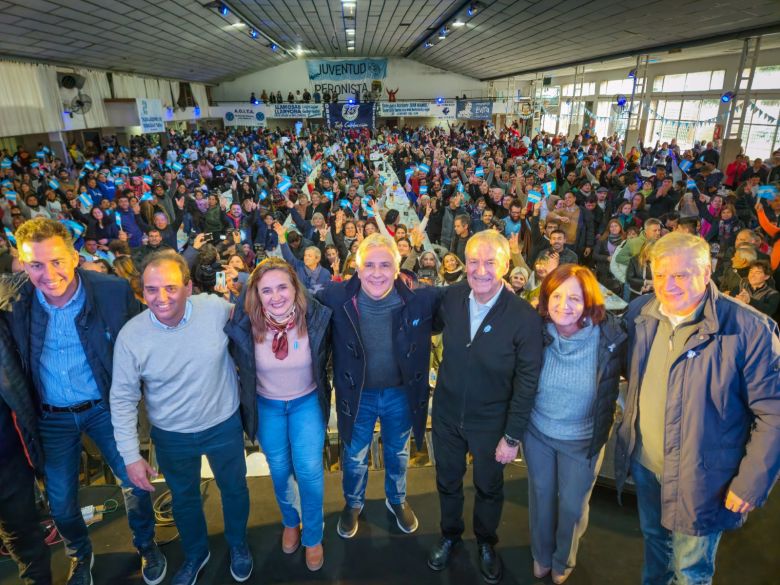 Llaryora llamó a un "riocuartazo" en el cierre de campaña de Hacemos Unidos por Córdoba 