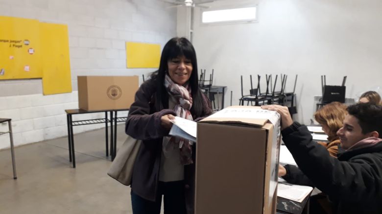 Viviana Pomiglio fue la primera candidata que votó 