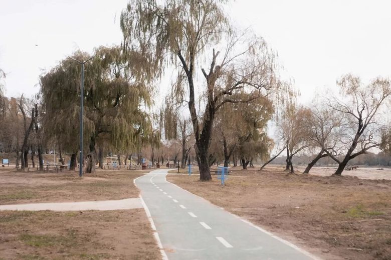 Familiares y vecinos de Hector Dionisio Aguilar rastrillan las costas del río Cuarto