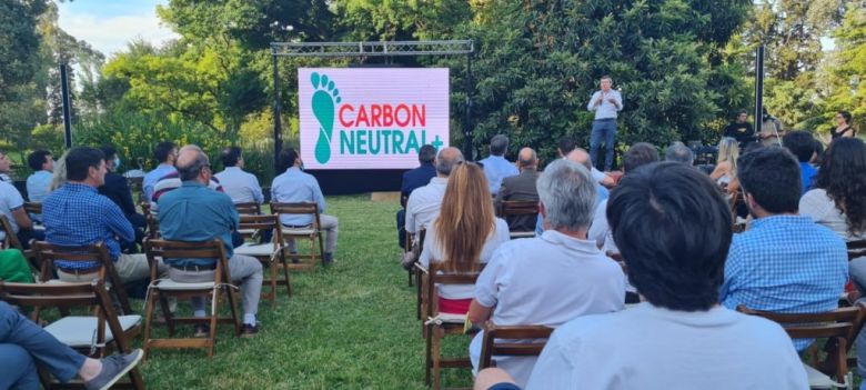 IDECA capacita: Charla sobre la medición de la huella de carbono y bonos verdes