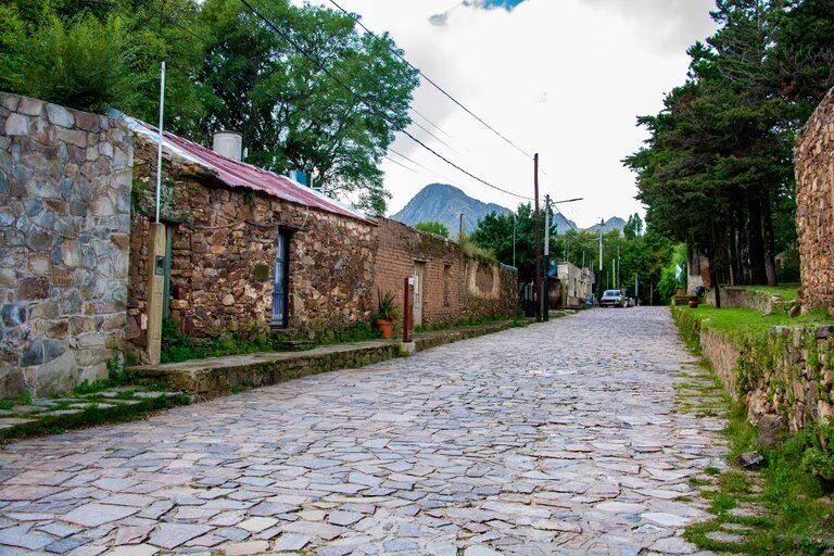 El pueblo que nació con la fiebre del oro y se ilusiona con ganar un concurso internacional de turismo