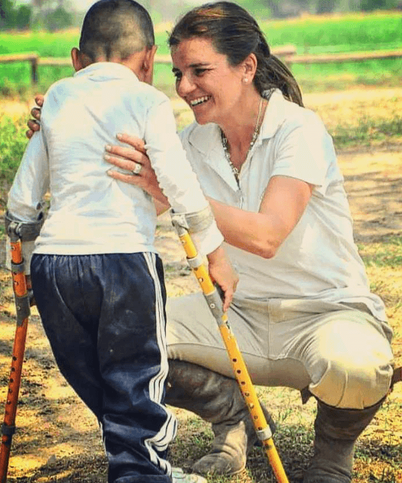 Logró que su hijo caminara gracias a la equinoterapia y ahora trabaja en mostrar sus beneficios