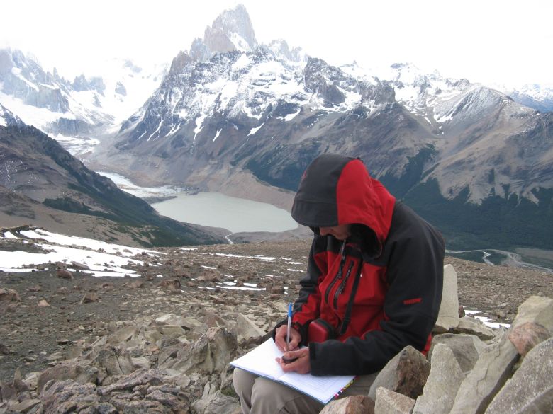 Una riocuartense con una vida de ensueños entre la montaña, las plantas y su perra “Chocolina”