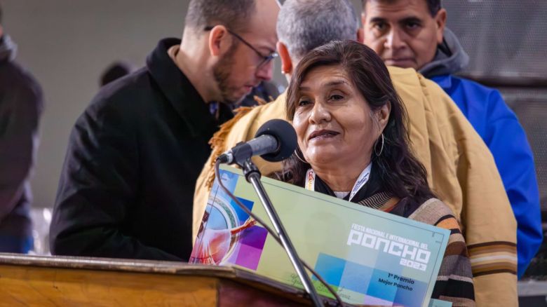 Graciela Salvatierra impulsa junto a su familia el telar, una tradición que parecía abandonada