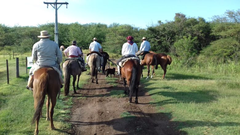 Tierra y Tradición, en La Tarde del Limón, repasó los 25.000 kilómetros de marcha