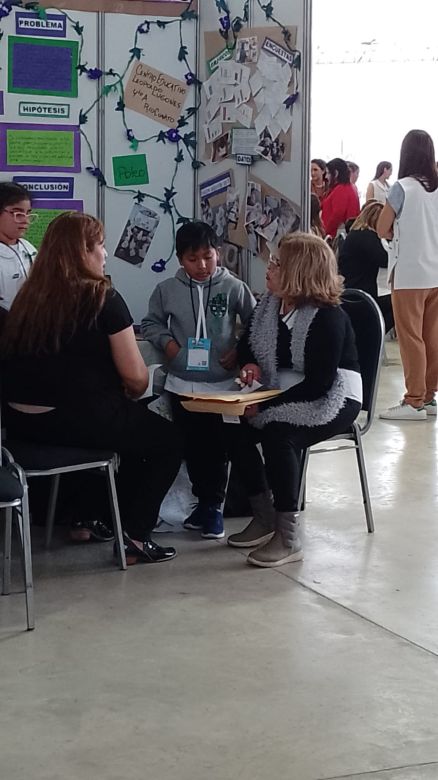 Alumnos y docentes de la escuela Leopoldo Lugones participan de la feria provincial de ciencias y tecnología