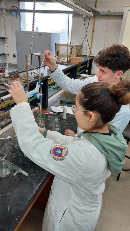 Alumnos de Sampacho participaron en un proyecto sobre la “extracción de cafeína y sus efectos”