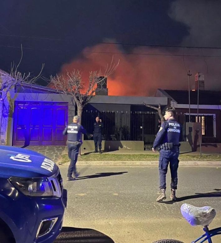 El quincho de una casa se quemó en su totalidad