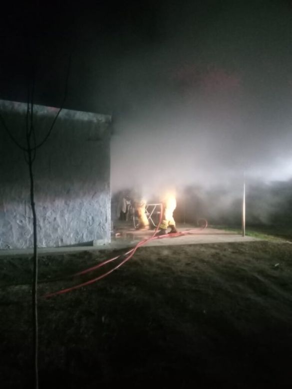 Se incendió completamente una vivienda en la zona rural de Rancúl 