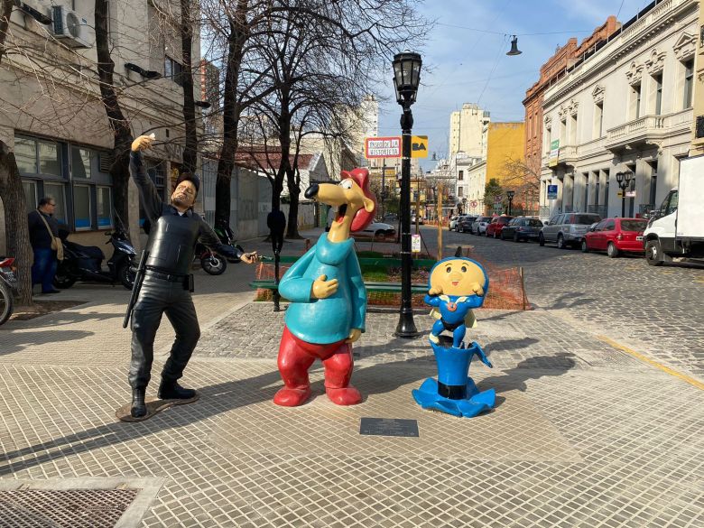 Esculturas de un artista chileno causan impacto en Buenos Aires 