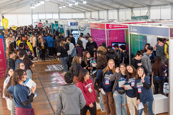 Miles de jóvenes ya habitan Ciudad Universitaria en la apertura de la Muestra de Carreras