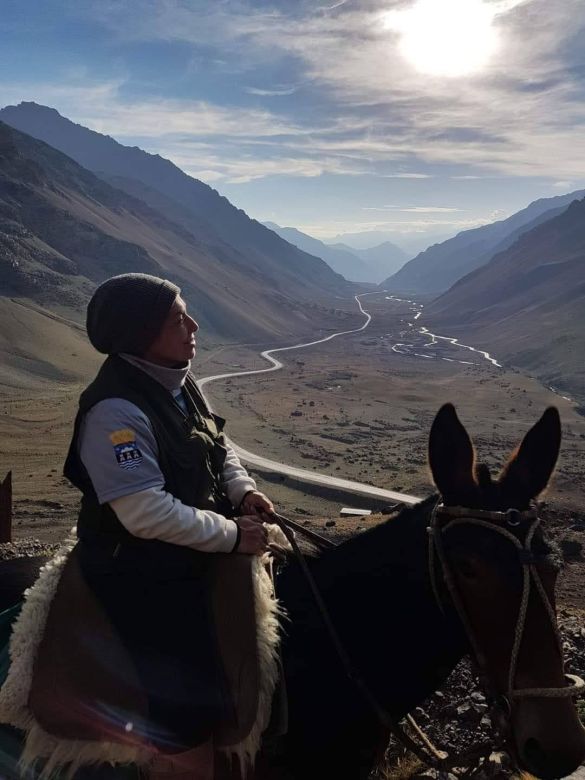 Una maestra argentina se convirtió en la primera mujer en cruzar seis veces los Andes