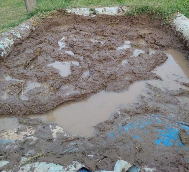 Una familia de Corral de Bustos construyó su vivienda con barro