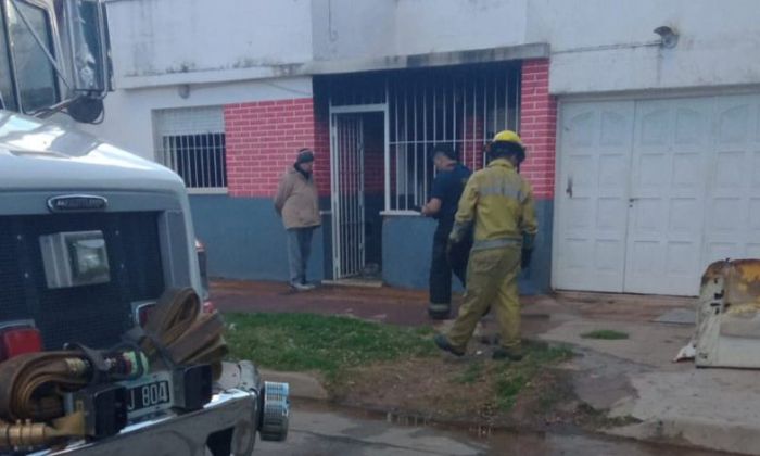 Cinco personas fueron hospitalizadas tras un incendio en barrio Alberdi