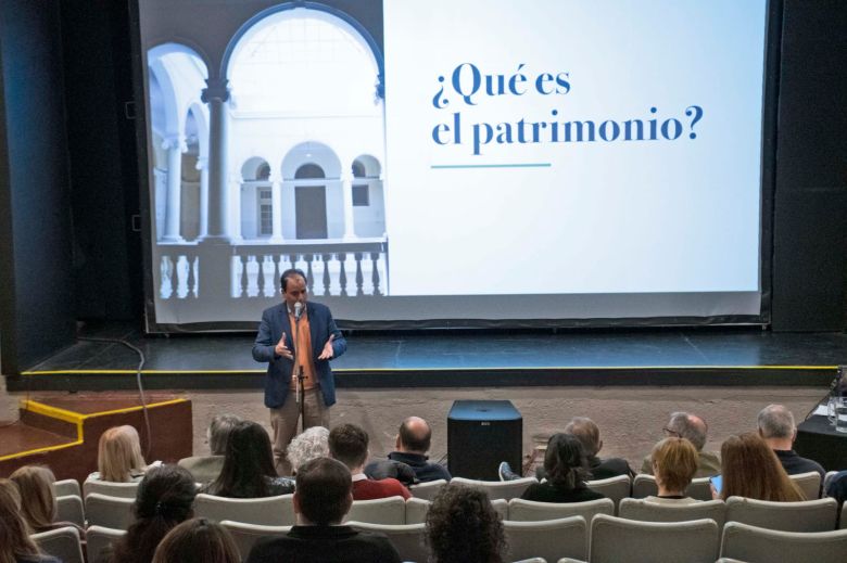 ¿Qué es el patrimonio?: Llamosas encabezó la apertura de las jornadas