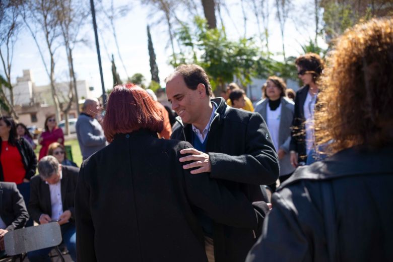 Llamosas encabezó un emotivo acto para homenajear a los maestros y maestras