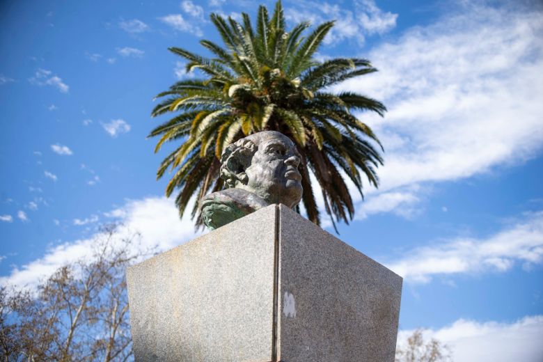 Llamosas encabezó un emotivo acto para homenajear a los maestros y maestras