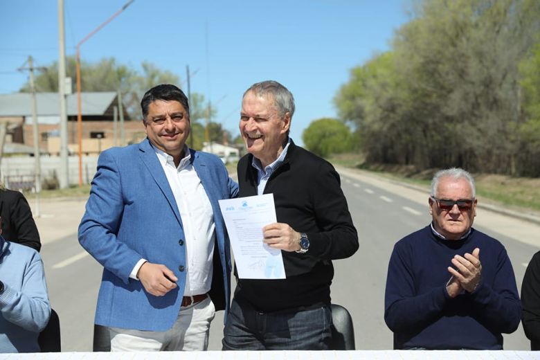 Schiaretti inauguró la pavimentación de la pista aérea de Huinca Renancó