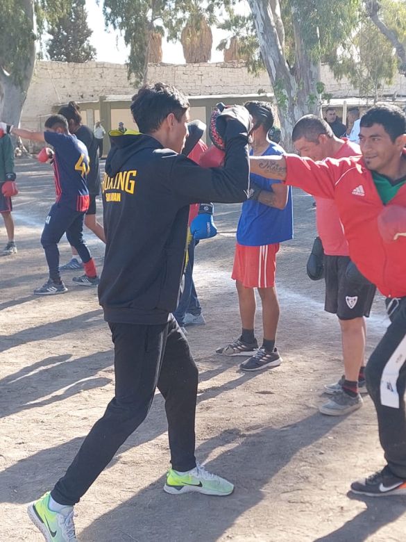 Tras tocar fondo, logró salir de las drogas y fundó una escuela de boxeo