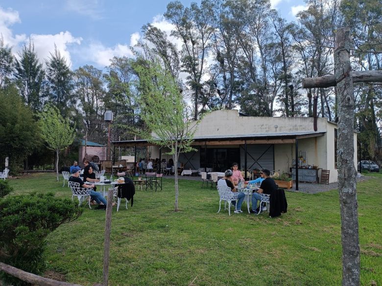 Una casa de té atendida por mujeres que investigan recetas y ofrecen manjares