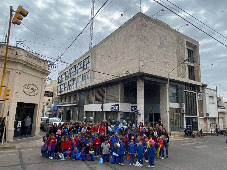 El Cristo Rey dedicó el clásico "Feliz Cumpleaños" a LV16