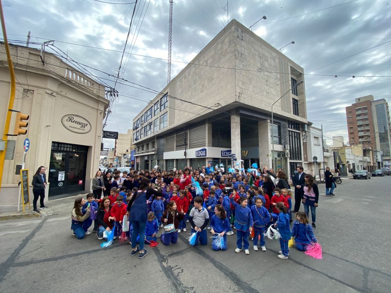 El Cristo Rey dedicó el clásico "Feliz Cumpleaños" a LV16