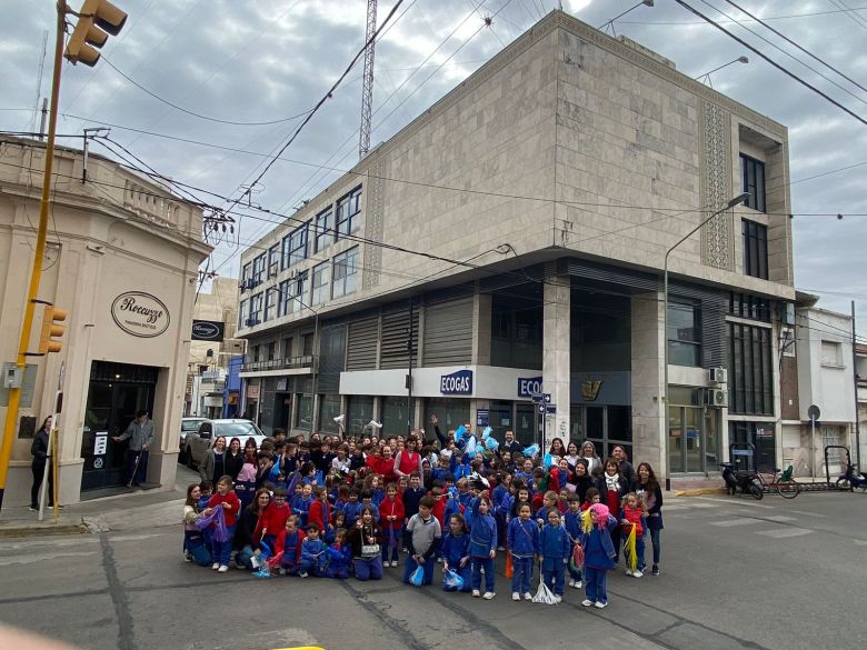 El Cristo Rey dedicó el clásico "Feliz Cumpleaños" a LV16