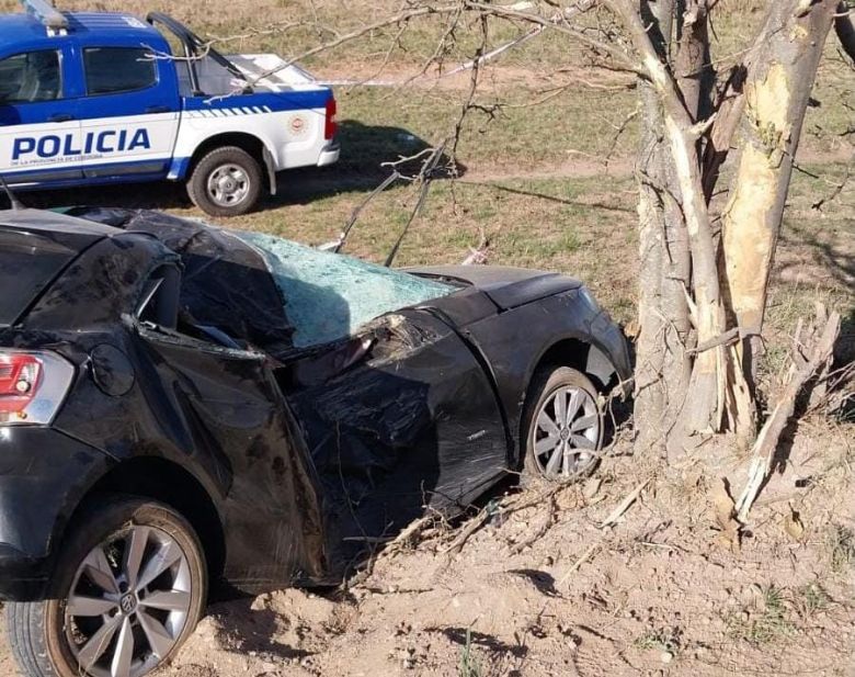 Un joven falleció tras despistar y chocar contra un árbol