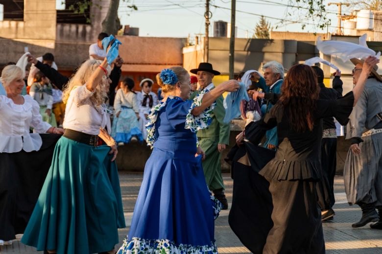 Educación en los barrios: Se realizó un encuentro de folclore en Barrio Alberdi