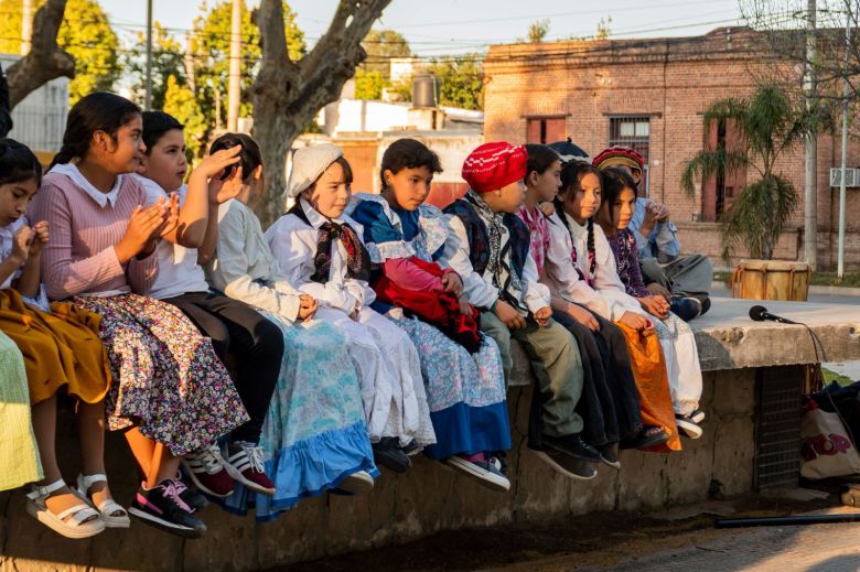 Educación en los barrios: Se realizó un encuentro de folclore en Barrio Alberdi