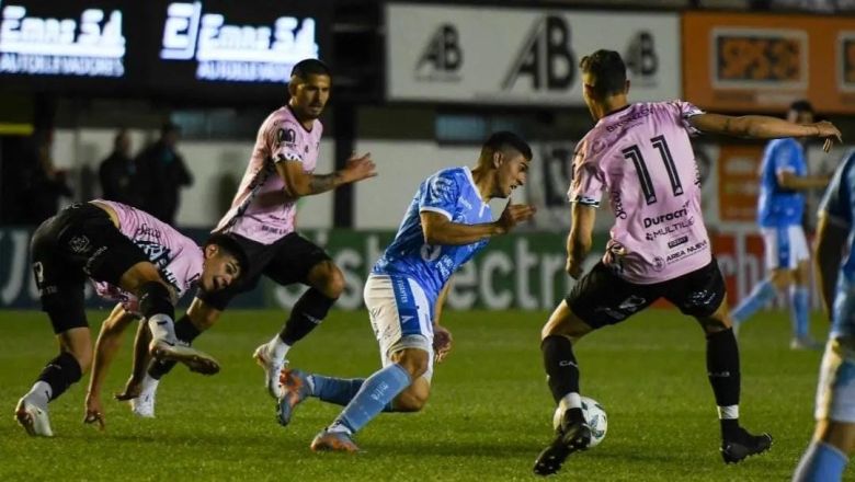 Triunfo del "León" en Floresta 