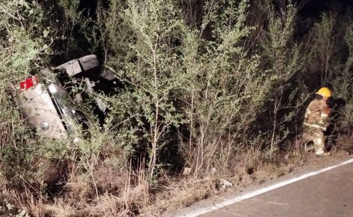 Una camioneta volcó en cercanía de Berrotarán