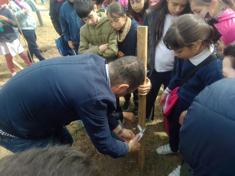 LV16 plantó árboles en distintos sectores de la ciudad por los 72 años de la emisora