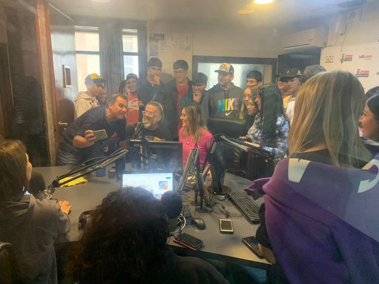 Estudiantes del colegio Juan Pascual Pringles de Mackenna visitaron radio Río Cuarto