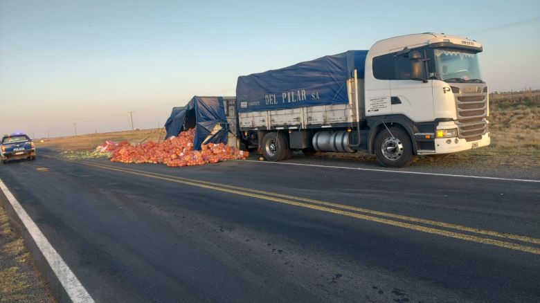 Un camión con verduras volcó en cercanía de Washington 