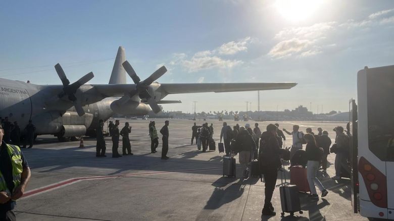 Llegó a Roma el primer contingente de argentinos evacuados de Israel