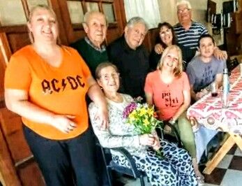 Yolanda recibió la serenata en el día de la Madre