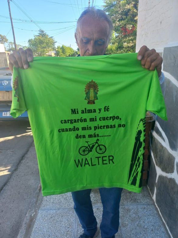 El ciclista de la bicicleta de madera llegó a Luján tras pedalear durante 18 días