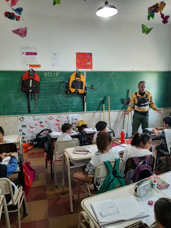 Alumnos de Las Albahacas abordan incendios forestales para la Feria de Ciencias