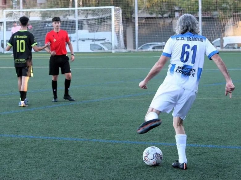 Robert Carmona, el futbolista más longevo del mundo