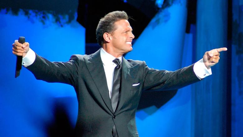 Luis Miguel habría sufrido un tirón del ciático en pleno show: los gestos del dolor 