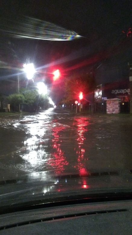 En 40 minutos cayeron 48 milímetros y continúa el alerta amarilla