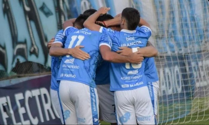 Estudiantes sigue su camino por el ascenso 