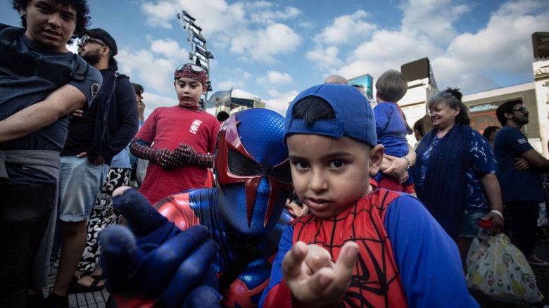 Más de 1.000 personas disfrazadas de Spider-man en el Obelisco superaron un récord Guinnes