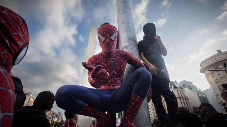 Más de 1.000 personas disfrazadas de Spider-man en el Obelisco superaron un récord Guinnes