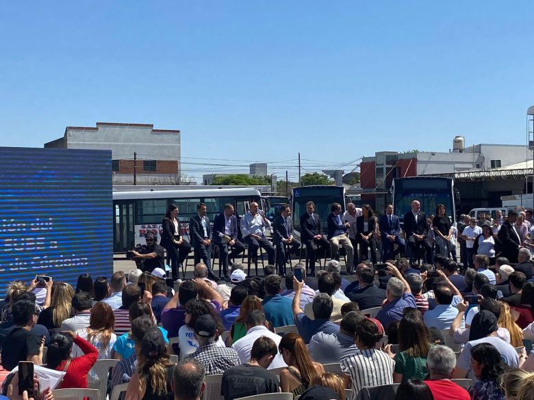 Sergio Massa firmó el convenio de la SUBE en Río Cuarto para la ciudad y otros 6 municipios  