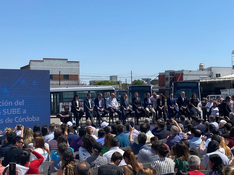 Sergio Massa firmó el convenio de la SUBE en Río Cuarto para la ciudad y otros 6 municipios  