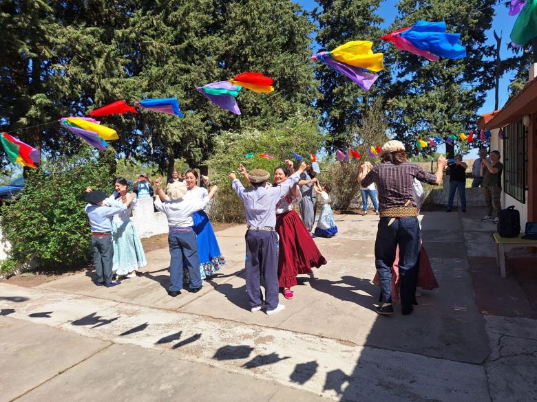 Escuelas rurales con identidad propia: el Centro Educativo de Laguna Seca cumplió 80 años